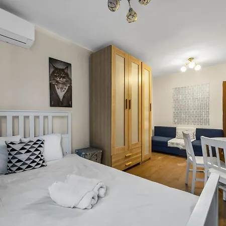 2br Metro Railwaystation Apartment