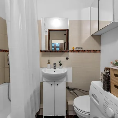 2br Metro Railwaystation Apartment *