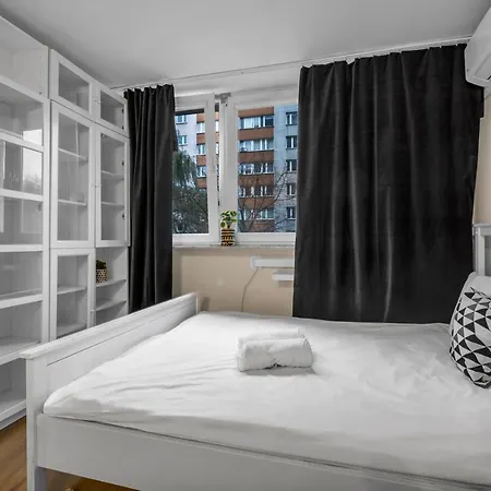 Apartment 2br Metro Railwaystation Warsaw