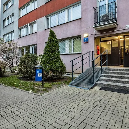 2br Metro Railwaystation Apartment