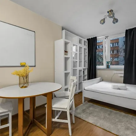 2br Metro Railwaystation Apartment Warsaw